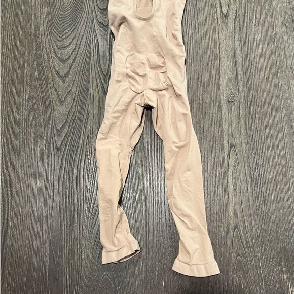 Skims Womens Shapewear Kim Kardashian Sculpting Bodysuit Mid Thigh Tan Size XS - Picture 4 of 7